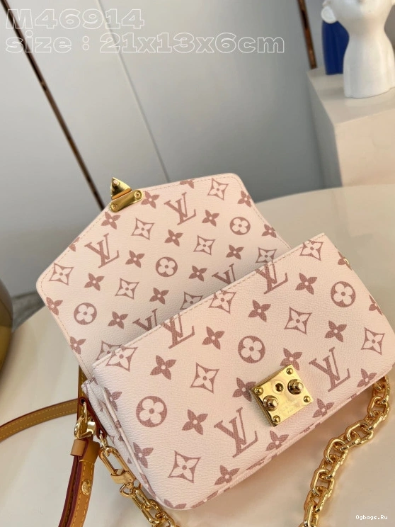 LOUIS METIS WEST POCHETTE VUITTON EAST 0318